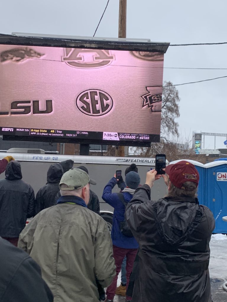 LED Lessons Explaining Viewing Distance for LED Screens Mobile LED