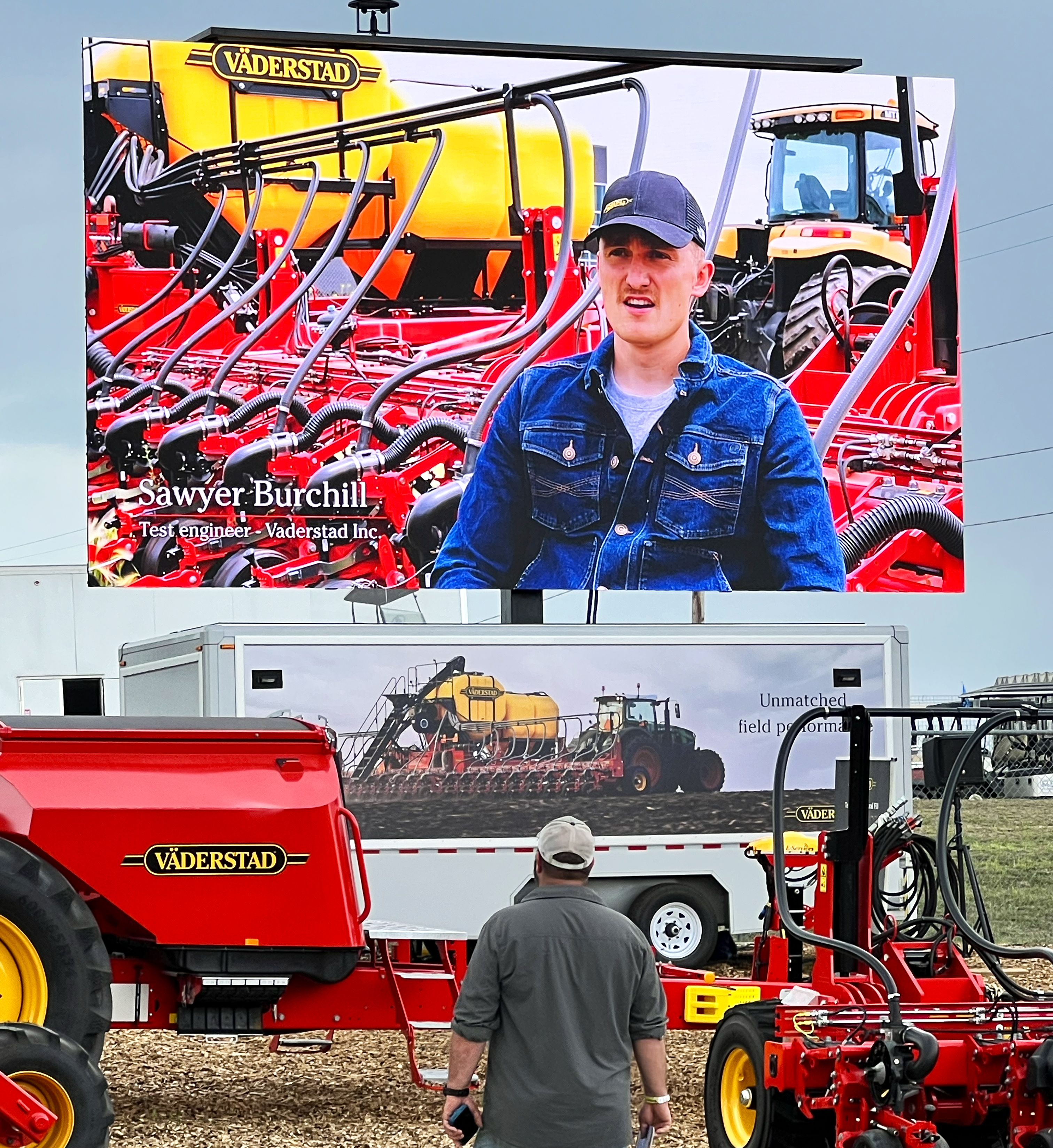 event rental mobile jumbotron big screen tv led video screen mobile video wall for rent at events